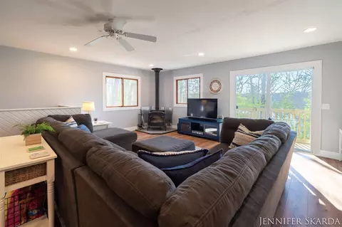 Living - 9341 S Oxeye, Baldwin, MI 49304 photo 2 of 5