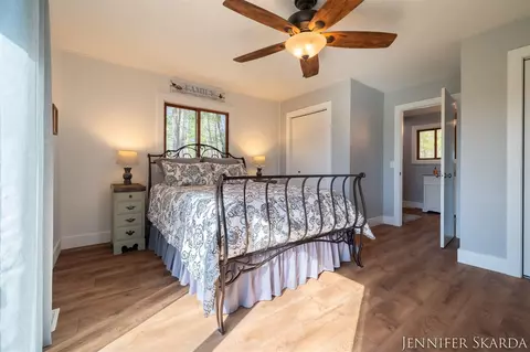 Bedroom - 9341 S Oxeye, Baldwin, MI 49304 photo 2 of 6