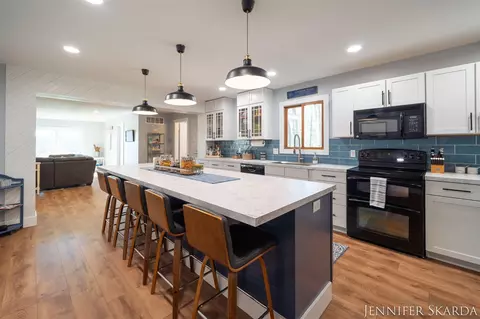 Kitchen - 9341 S Oxeye, Baldwin, MI 49304 photo 8 of 8