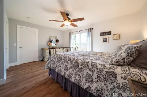 Bedroom - 9341 S Oxeye, Baldwin, MI 49304 photo 3 of 6