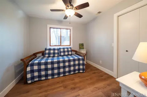 Bedroom - 9341 S Oxeye, Baldwin, MI 49304 photo 5 of 6