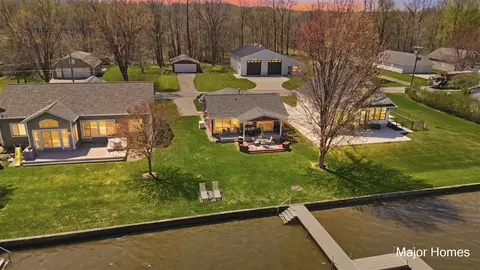 547 Eagle Pt, Lake Odessa, MI 48849