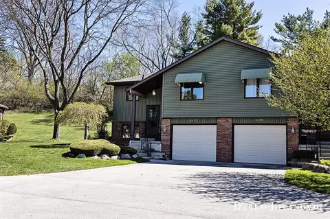 4492 North Vly, Grand Rapids, MI 49525