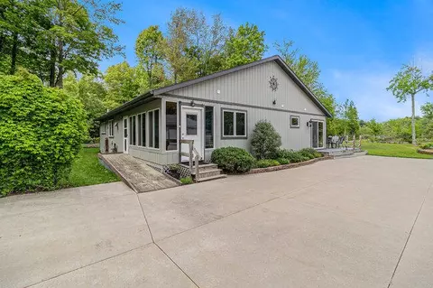 6976 S 80th, Rothbury, MI 49452
