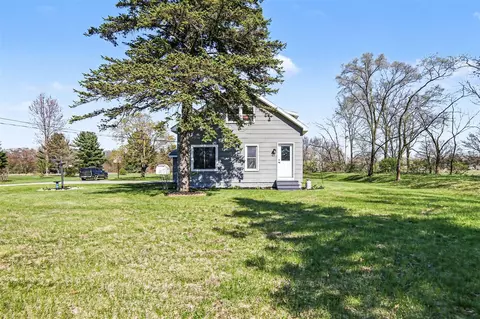 924 S Wolf Lk, Muskegon, MI 49442