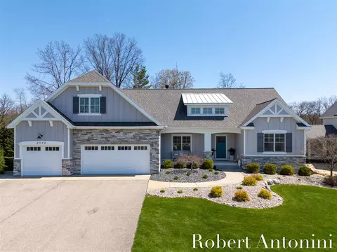 2352 Lake Birch, Grand Rapids, MI 49525