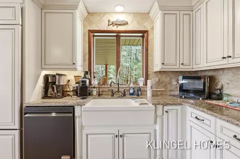 Kitchen - 1065 S Mcmasters Brg, Grayling, MI 49738 photo 4 of 5