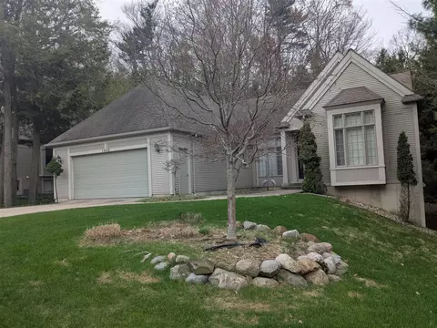 1949 Forest Gln, Norton Shores, MI 49441