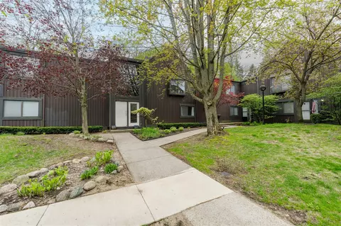 114 Lanark #C, Kalamazoo, MI 49006