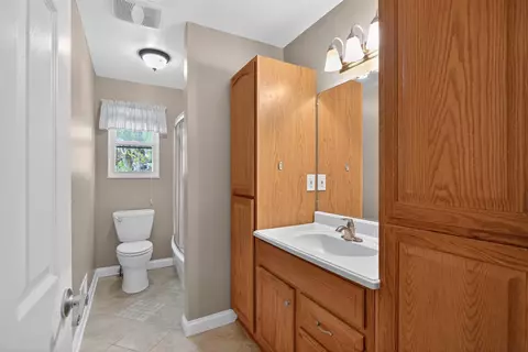 Bath - 532 Robinson, Jackson, MI 49203 photo 2 of 5