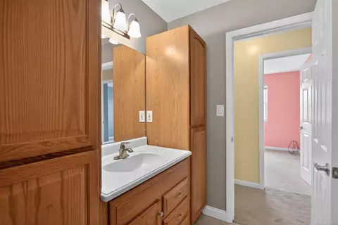 Bath - 532 Robinson, Jackson, MI 49203 photo 1 of 5