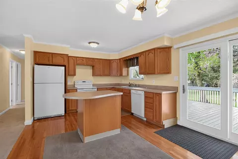 Kitchen - 532 Robinson, Jackson, MI 49203 photo 2 of 4