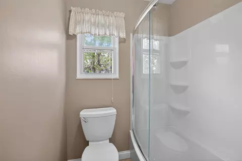 Bath - 532 Robinson, Jackson, MI 49203 photo 3 of 5