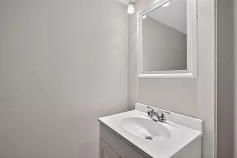 Bath - 532 Robinson, Jackson, MI 49203 photo 4 of 5