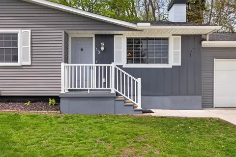 Exterior - 532 Robinson, Jackson, MI 49203 photo 4 of 13