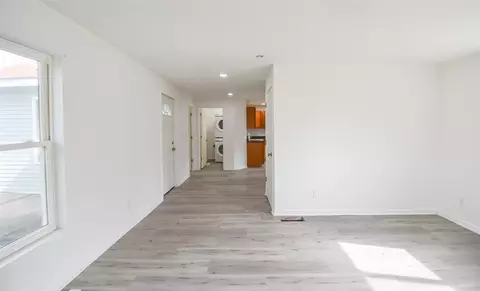 Entry Way - 113 E Washington, Coldwater, MI 49036 photo 3 of 4