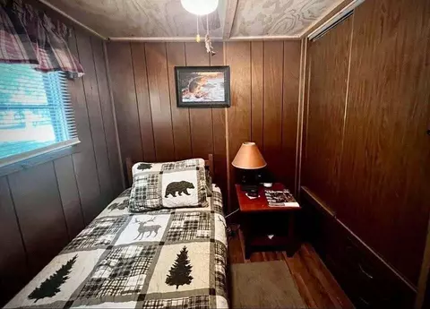 Bedroom - 11881 S Winesap, Baldwin, MI 49304 photo 2 of 2