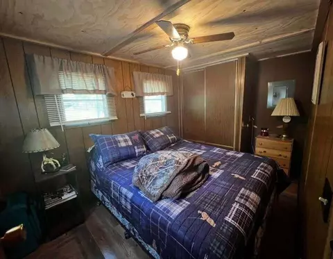 Bedroom - 11881 S Winesap, Baldwin, MI 49304 photo 1 of 2