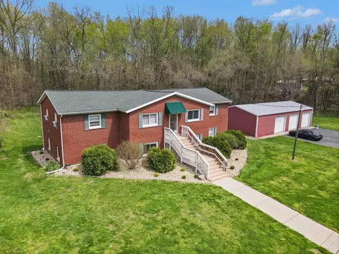10477 S Sprinkle, Vicksburg, MI 49097