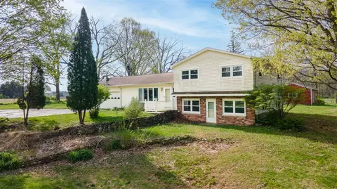 9027 W V, Schoolcraft, MI 49087