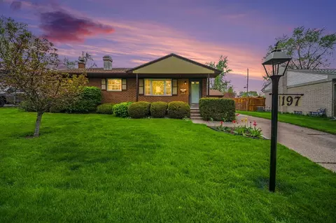 197 Wallace, Saline, MI 48176