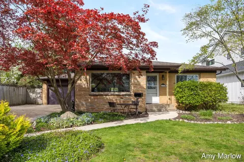 1553 Ridgewood, East Grand Rapids, MI 49506