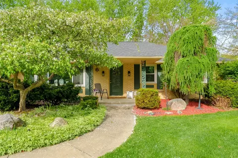 7702 Hunters Rdg, Kalamazoo, MI 49009