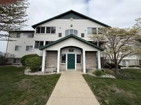 5835 Crosswinds #14, Norton Shores, MI 49444