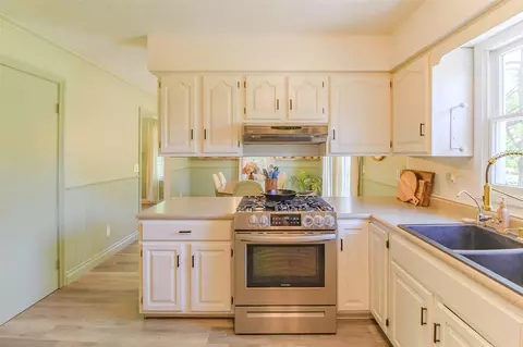 Kitchen - 7120 15 12 Mile, Marshall, MI 49068 photo 3 of 5