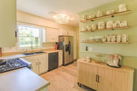 Kitchen - 7120 15 12 Mile, Marshall, MI 49068 photo 1 of 5