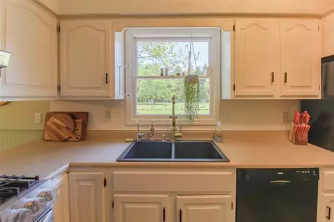 Kitchen - 7120 15 12 Mile, Marshall, MI 49068 photo 4 of 5