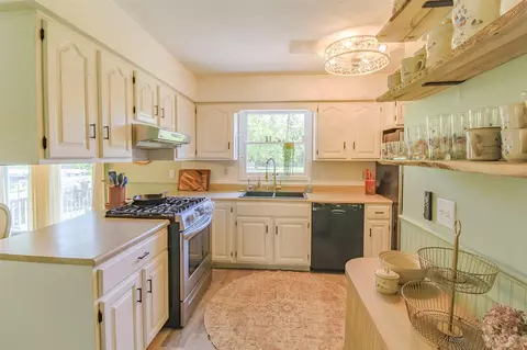 Kitchen - 7120 15 12 Mile, Marshall, MI 49068 photo 2 of 5