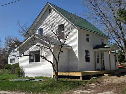 120 Center, Six Lakes, MI 48886