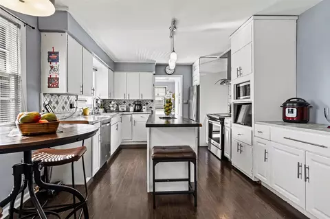 Kitchen - 342 E Napier, Benton Harbor, MI 49022 photo 1 of 2