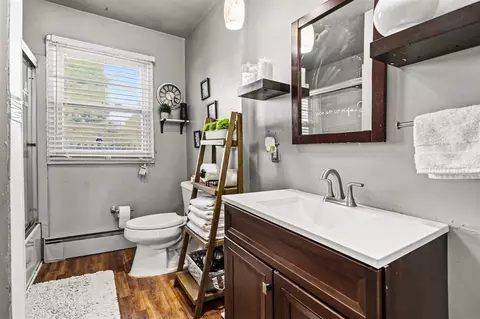 Bath - 342 E Napier, Benton Harbor, MI 49022 photo 1 of 3