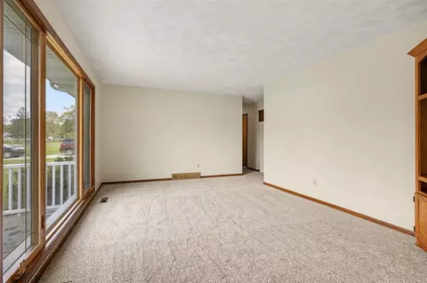 Living - 6118 Ormada, Kalamazoo, MI 49048 photo 2 of 6