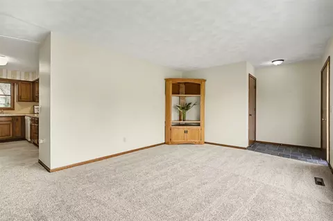 Living - 6118 Ormada, Kalamazoo, MI 49048 photo 3 of 6