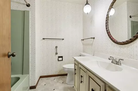 Bath - 6118 Ormada, Kalamazoo, MI 49048 photo 2 of 2