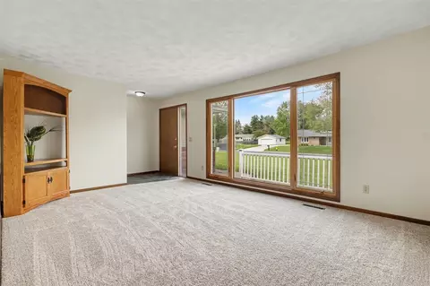 Living - 6118 Ormada, Kalamazoo, MI 49048 photo 1 of 6