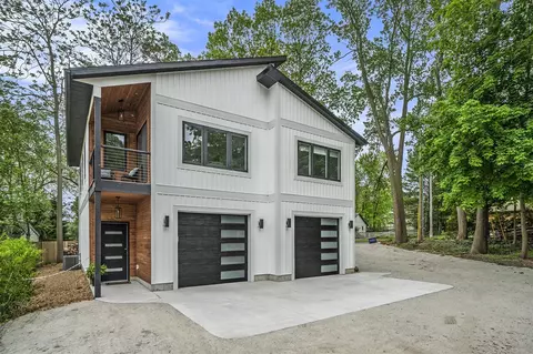 3220 Lakeshore, Muskegon, MI 49441