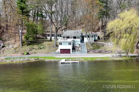 651 W Baldwin Lk, Greenville, MI 48838