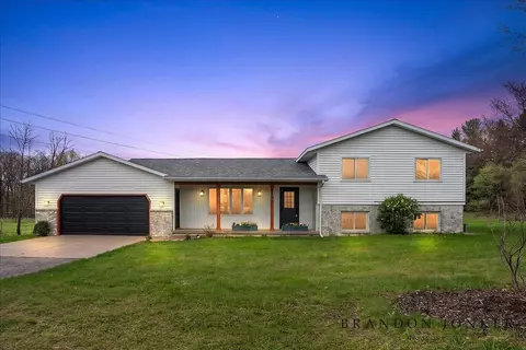 9095 76th, Alto, MI 49302