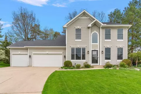 1070 Huckleberry, Grand Rapids, MI 49546