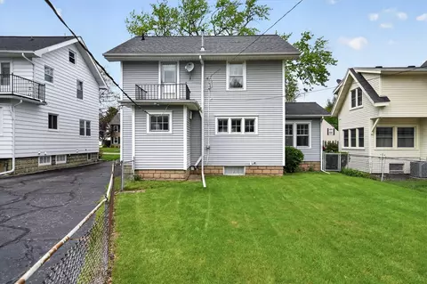 Exterior - 747 Crescent, Jackson, MI 49203 photo 10 of 12