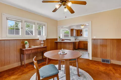 Dining - 747 Crescent, Jackson, MI 49203 photo 1 of 3