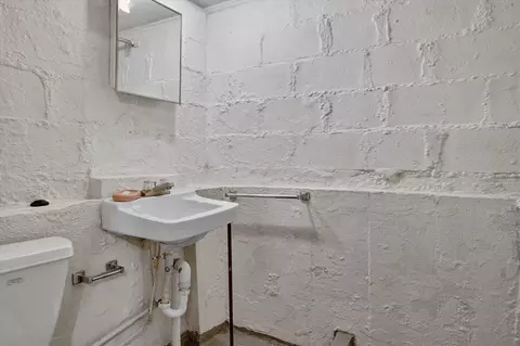 Bath - 747 Crescent, Jackson, MI 49203 photo 3 of 3