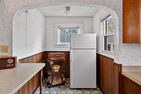Kitchen - 747 Crescent, Jackson, MI 49203 photo 7 of 7