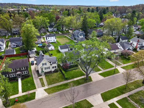 View/Area - 747 Crescent, Jackson, MI 49203 photo 3 of 13
