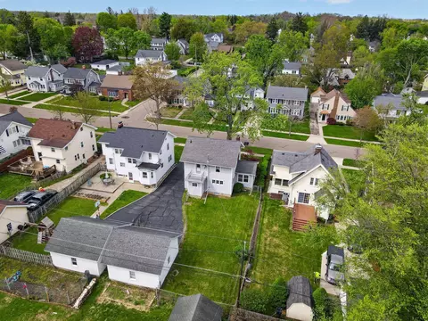 View/Area - 747 Crescent, Jackson, MI 49203 photo 7 of 13