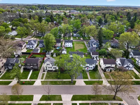 View/Area - 747 Crescent, Jackson, MI 49203 photo 2 of 13